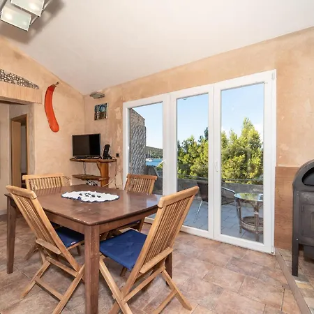 5 Bedroom Stunning In * Žman