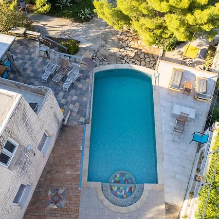 Lovely In With Outdoor Swimming Pool 펜션 Žman