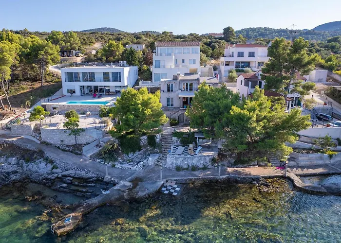 5 Bedroom Stunning In *