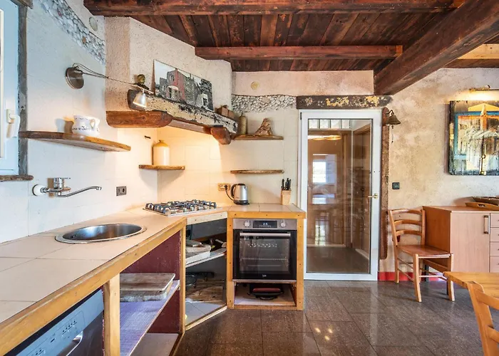 5 Bedroom Stunning In * Žman
