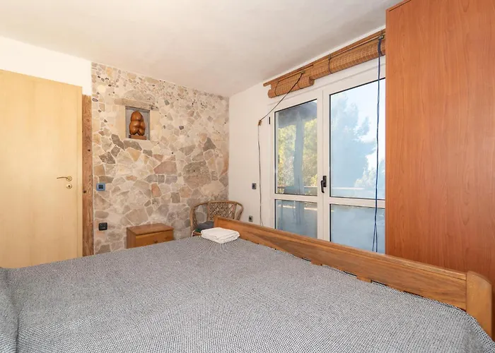5 Bedroom Stunning In * Žman